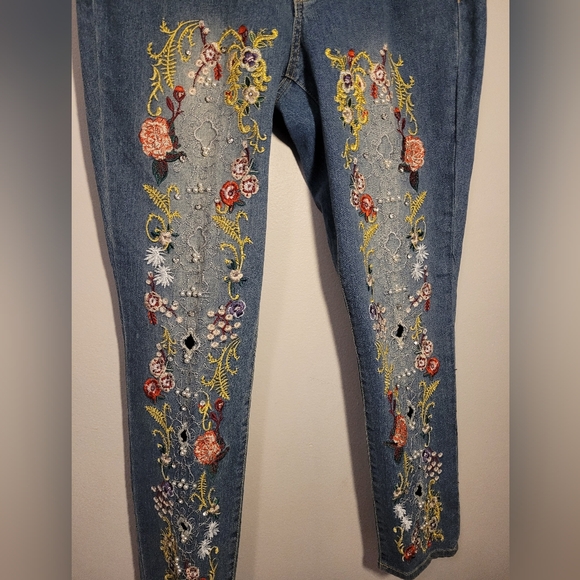 VENUS floral embroidered bedazzled cutouts bohemian vibe denim jeans, size 12 - Picture 2 of 7
